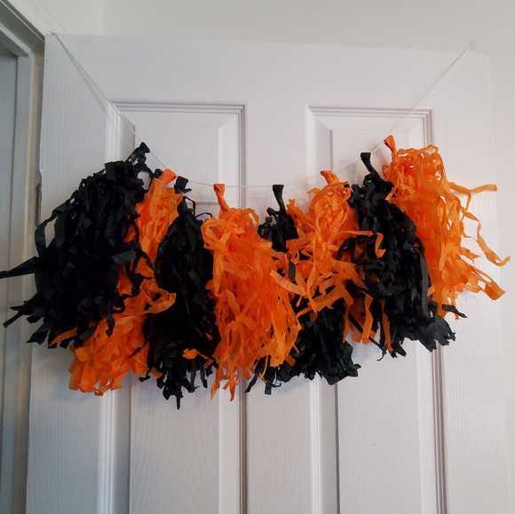 Retro Halloween Party Streamers Crepe Paper Orange And Black Colors With String - Picture 1 of 6